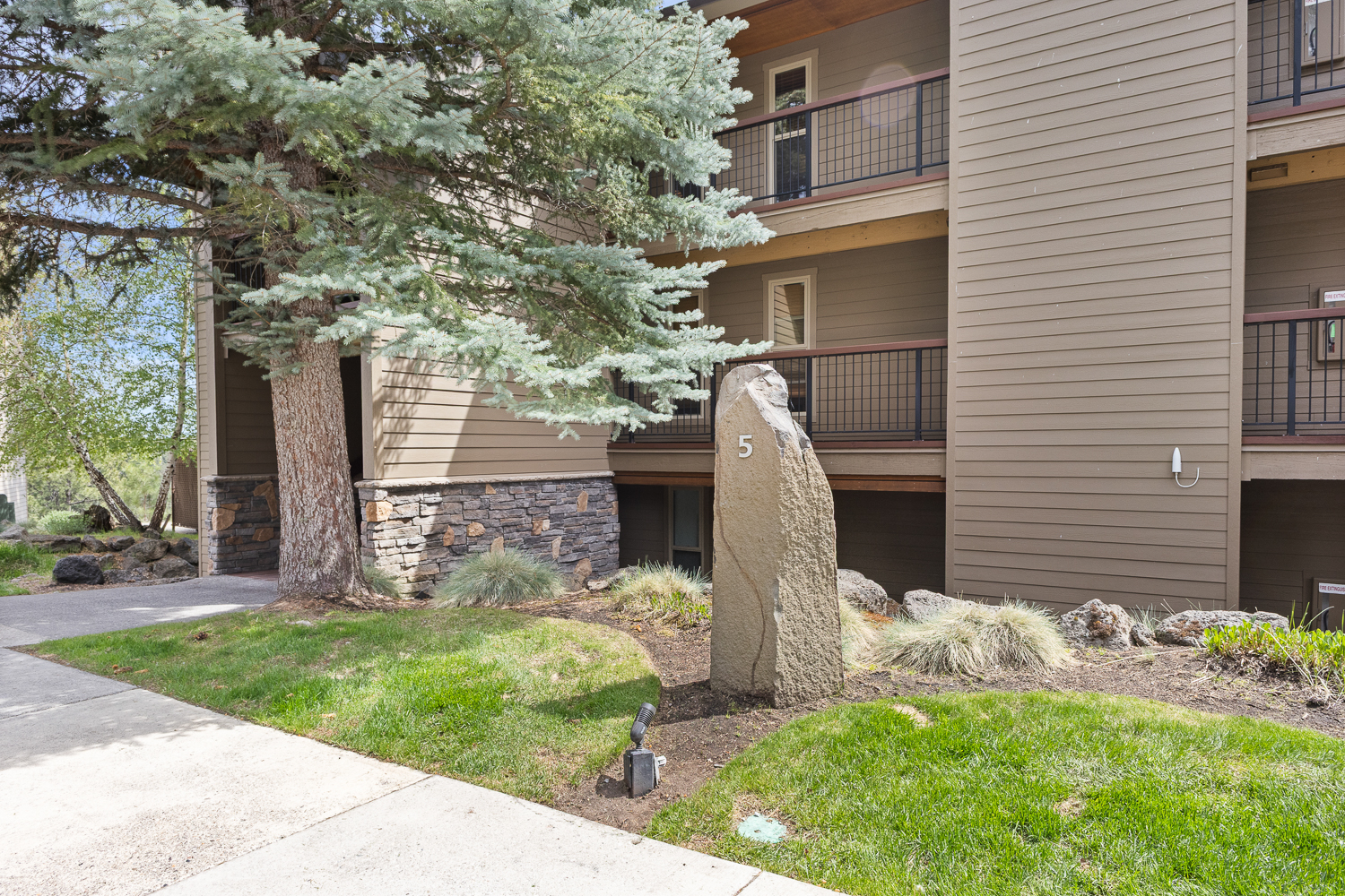 7th Mountain Suite Capture